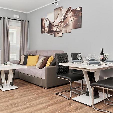 Apartments Wroclaw Jana Pawla II With Free Parking Wroclaw By Noclegi Renters Extérieur photo