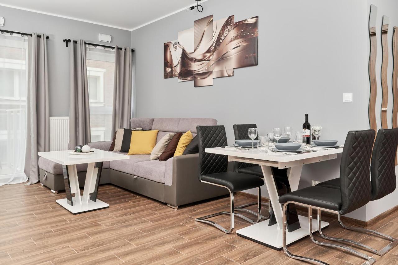 Apartments Wroclaw Jana Pawla II With Free Parking Wroclaw By Noclegi Renters Extérieur photo