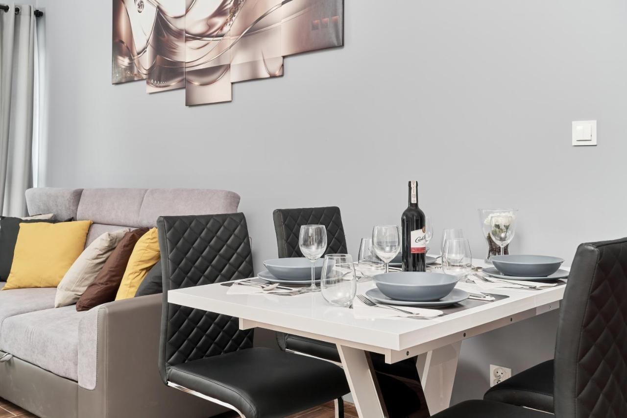 Apartments Wroclaw Jana Pawla II With Free Parking Wroclaw By Noclegi Renters Extérieur photo