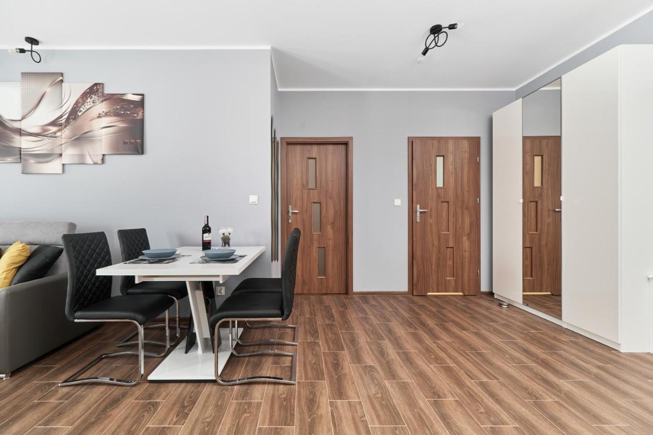 Apartments Wroclaw Jana Pawla II With Free Parking Wroclaw By Noclegi Renters Extérieur photo